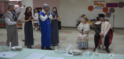 «Чайханщики» и «шынкары» соревновались в приготовлении драников в Вилейке (ФОТО)