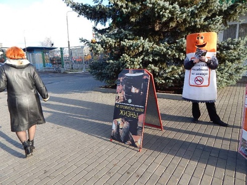 Светлогорские активисты меняли сигареты на конфеты