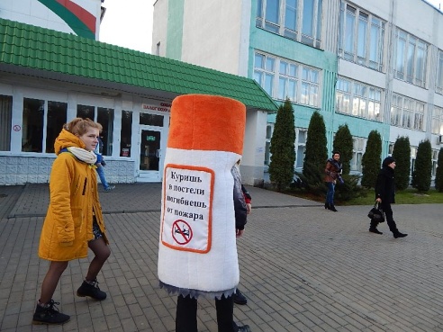 Светлогорские активисты меняли сигареты на конфеты