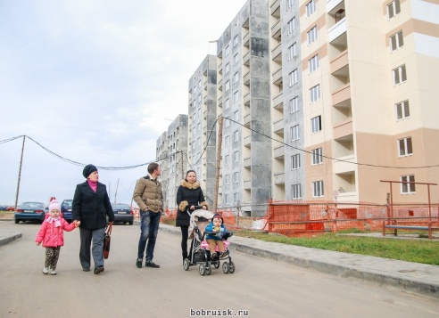 В Бобруйске на строящийся дом упал кран