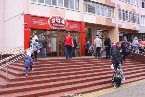 В Бобруйске после ремонта открылся магазин «Красного пищевика»