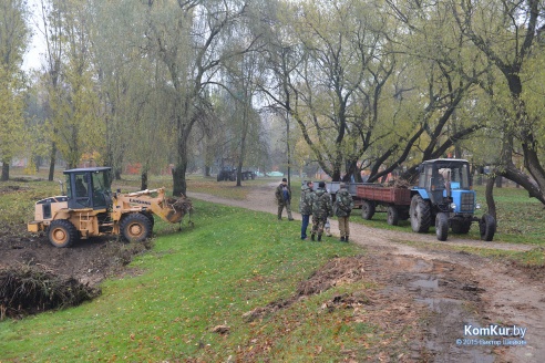 В бобруйском парке снова чистили озера