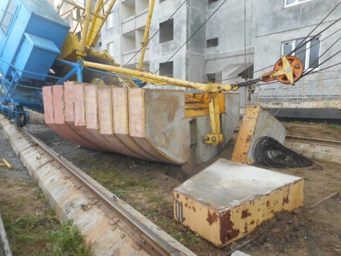 МЧС: на бульваре Приберезинском произошло опрокидывание башенного подъемного крана