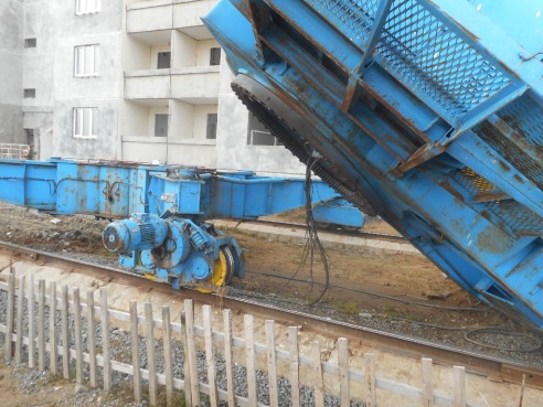 МЧС: на бульваре Приберезинском произошло опрокидывание башенного подъемного крана