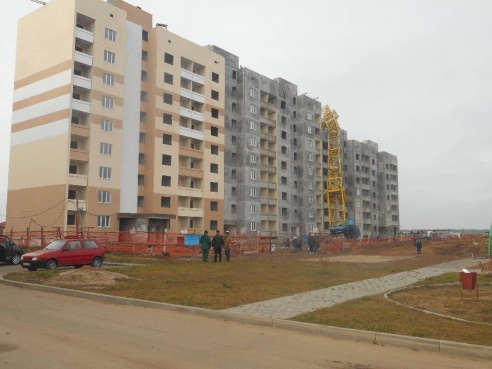 МЧС: на бульваре Приберезинском произошло опрокидывание башенного подъемного крана