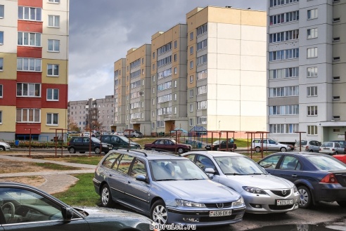 Маленькая бобруйчанка выпала из окна, пытаясь предупредить маму о заклинившей двери