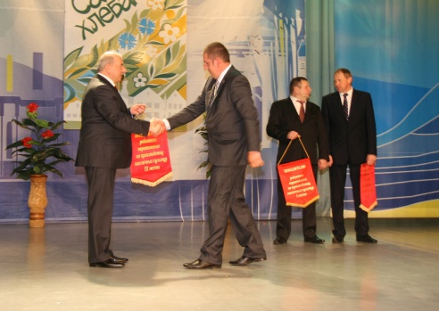 У Паставах ушанавалі работнікаў сельскай гаспадаркі і перапрацоўчай прамысловасці аграпрамысловага комплексу (+шмат фота)