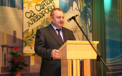 У Паставах ушанавалі работнікаў сельскай гаспадаркі і перапрацоўчай прамысловасці аграпрамысловага комплексу (+шмат фота)