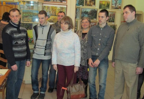 Рисовать может каждый: мастер класс от изостудии "Креатив" для людей с ограниченными возможностями