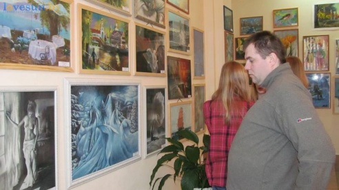 Рисовать может каждый: мастер класс от изостудии "Креатив" для людей с ограниченными возможностями