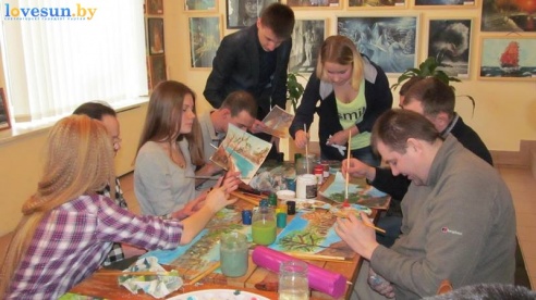 Рисовать может каждый: мастер класс от изостудии "Креатив" для людей с ограниченными возможностями