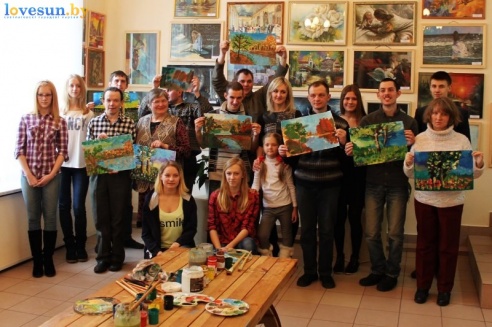 Рисовать может каждый: мастер класс от изостудии "Креатив" для людей с ограниченными возможностями