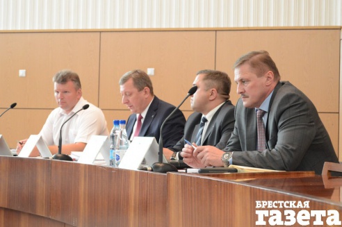 Председатель Брестского горисполкома встретился с жителями улицы Поплавского, чьи дома хотят снести