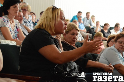 Председатель Брестского горисполкома встретился с жителями улицы Поплавского, чьи дома хотят снести