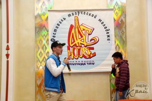 Фотофакт: Участник Олимпийских игр в Рио боксер Дмитрий Асанов исполнил на фестивале Art-House в Молодечно рэп