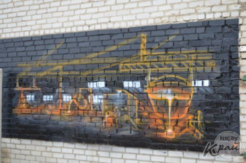 «Призрачный гонщик» и «Литейный цех». Бывший студент вилейского колледжа разрисовал стены его зданий (фото)