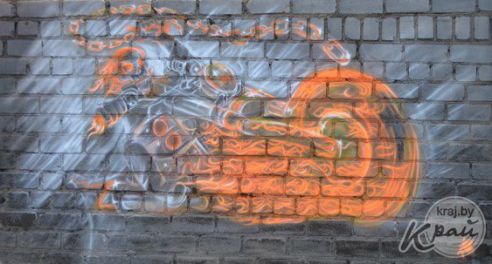 «Призрачный гонщик» и «Литейный цех». Бывший студент вилейского колледжа разрисовал стены его зданий (фото)