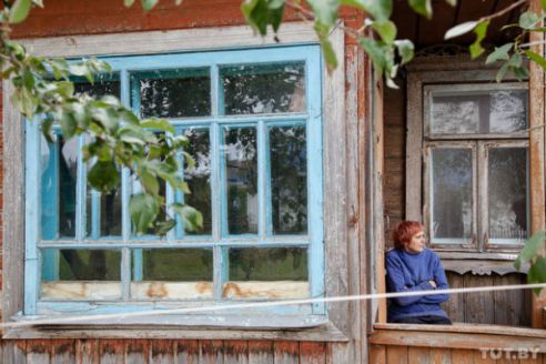 «Три года ночевала в подвале». Как пенсионеры из Глубокого добились алиментов от сына-тунеядца (фото)