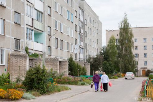 «Три года ночевала в подвале». Как пенсионеры из Глубокого добились алиментов от сына-тунеядца (фото)