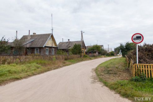 «Три года ночевала в подвале». Как пенсионеры из Глубокого добились алиментов от сына-тунеядца (фото)