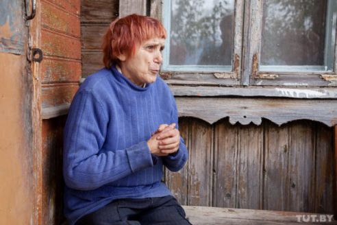 «Три года ночевала в подвале». Как пенсионеры из Глубокого добились алиментов от сына-тунеядца (фото)