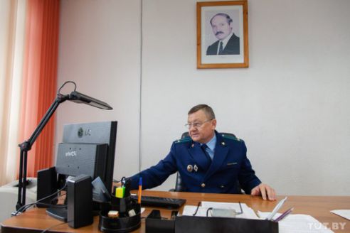 «Три года ночевала в подвале». Как пенсионеры из Глубокого добились алиментов от сына-тунеядца (фото)