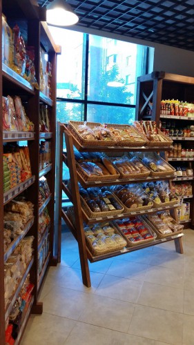 Першы магазін з беларускiм каларытам адчынiў свае дзверы для пакупнікоў у Маладзечне