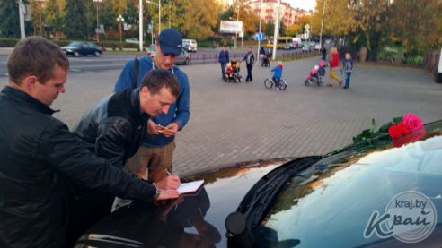 На цветы для погибшей на уборке картошки девочки молодечненцы собрали более 100 рублей