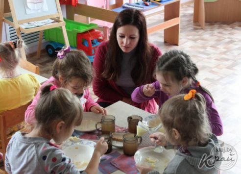 «Дело не в зарплате, а в детях». Молодая воспитатель детсада в Вилейке рассказала, почему пошла в педагоги (фото)