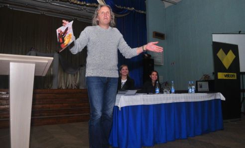 Аліна Талай і Юрый Жыгамонт правялі спецыяльныя заняткі беларускай мовы і літаратуры для малодшых школьнікаў