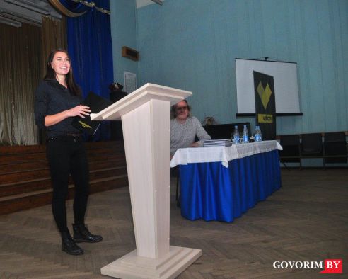 Аліна Талай і Юрый Жыгамонт правялі спецыяльныя заняткі беларускай мовы і літаратуры для малодшых школьнікаў