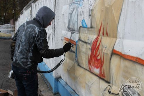 Аэрограф Денис Король из Вилейки взялся за социальную рекламу МЧС (фото)