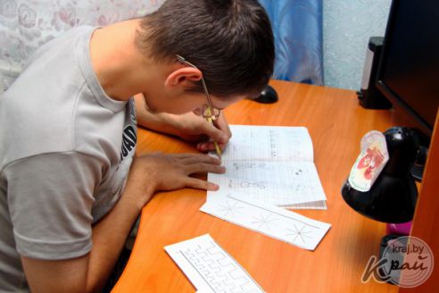 «Врачи сказали, что мой сын – живое растение». История Саши из Вилейки, у которого ДЦП (фото)