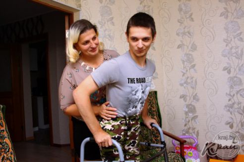 «Врачи сказали, что мой сын – живое растение». История Саши из Вилейки, у которого ДЦП (фото)
