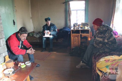 «Не задохнемся, ни разу еще не померли», или Почему людям безразлична собственная жизнь. Репортаж из рейда РОЧС (фото)