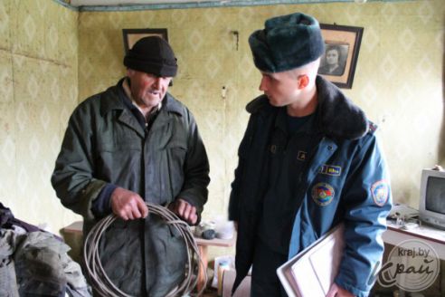 «Не задохнемся, ни разу еще не померли», или Почему людям безразлична собственная жизнь. Репортаж из рейда РОЧС (фото)