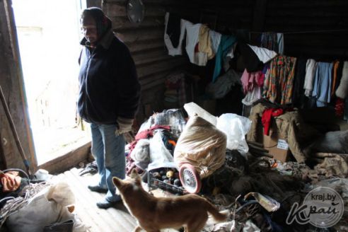 «Не задохнемся, ни разу еще не померли», или Как инспекторы Вилейского РОЧС проверяли проблемные дома (фото)