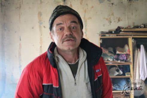 «Не задохнемся, ни разу еще не померли». Репортаж из рейда Вилейского РОЧС по проблемным домам (фото)