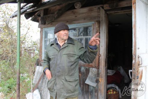 «Не задохнемся, ни разу еще не померли». Репортаж из рейда Вилейского РОЧС по проблемным домам (фото)