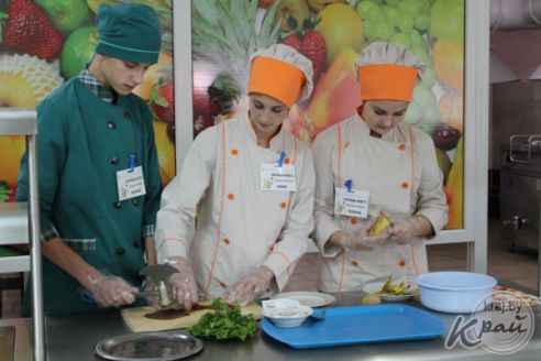 27 кризисных блюд из картошки показали на "Бульба-фэсце" в Вилейке (фото)