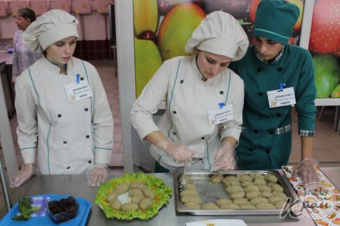 27 кризисных блюд из картошки показали на "Бульба-фэсце" в Вилейке (фото)