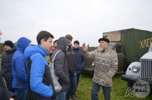 Нестандартный урок в честь Дня автомобилиста и дорожника провел преподаватель вилейского колледжа (фото)