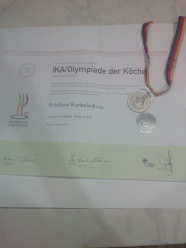 Боясь не довезти, цветы из сахара завернули в пленку и пенопласт. Повара из Постав взяли медали на олимпиаде в Германии Боясь не довезти, цветы из сахара завернули в пленку и пенопласт. Повара из Постав взяли медали на олимпиаде в Германии