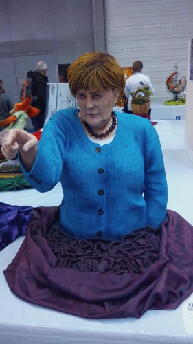 Боясь не довезти, цветы из сахара завернули в пленку и пенопласт. Повара из Постав взяли медали на олимпиаде в Германии Боясь не довезти, цветы из сахара завернули в пленку и пенопласт. Повара из Постав взяли медали на олимпиаде в Германии