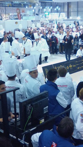 Боясь не довезти, цветы из сахара завернули в пленку и пенопласт. Повара из Постав взяли медали на олимпиаде в Германии Боясь не довезти, цветы из сахара завернули в пленку и пенопласт. Повара из Постав взяли медали на олимпиаде в Германии