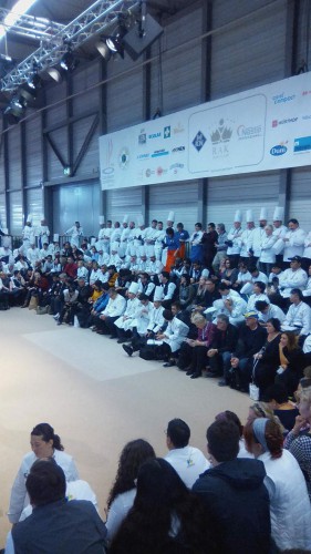 Боясь не довезти, цветы из сахара завернули в пленку и пенопласт. Повара из Постав взяли медали на олимпиаде в Германии Боясь не довезти, цветы из сахара завернули в пленку и пенопласт. Повара из Постав взяли медали на олимпиаде в Германии