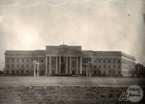 Ретрогород. Праздничная демонстрация в центре Молодечно 7 ноября 1962 года (фото)