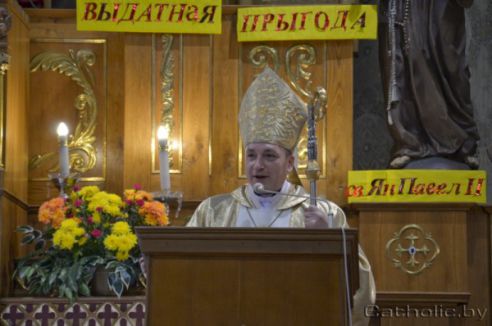 У касцёле Узвышэння Святога Крыжа ў Вілейцы асвяцілі новапабудаваны алтар Божай Міласэрнасці