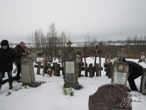 Автопробег по Поставщине дошел до кладбища І мировой у пограничной полосы, куда не пускают обычных людей (фото)