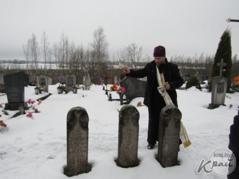 Автопробег по Поставщине дошел до кладбища І мировой у пограничной полосы, куда не пускают обычных людей (фото)